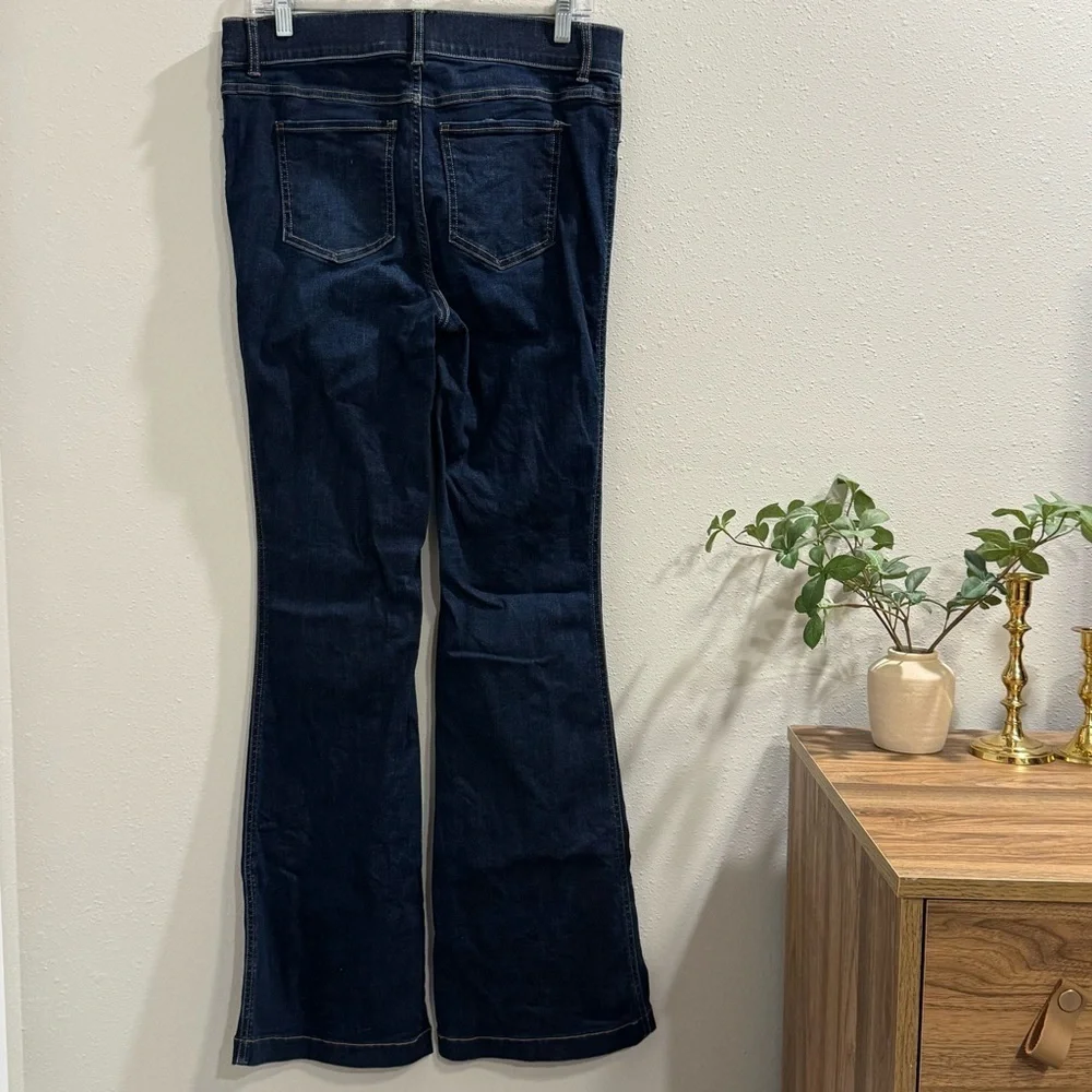 Spanx Size Large Midnight Shade Flare Wide Leg Jeans Pull On Stretch Comfort - Picture 3 of 6